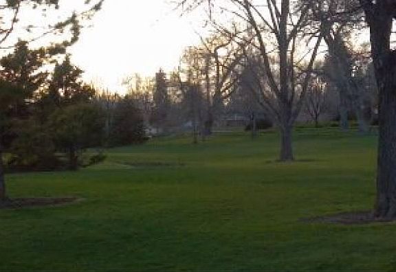 Another nearby park area