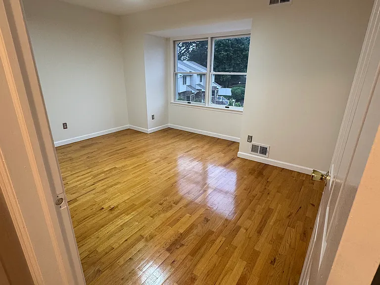 230 Washington Ave — Photo 12