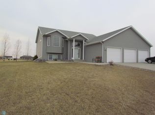 3342 Landview Rd N, Fargo, ND 58102