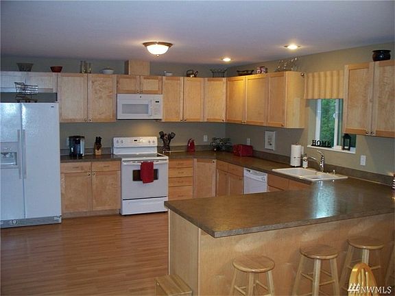 4th image of 50 E Fox Ln