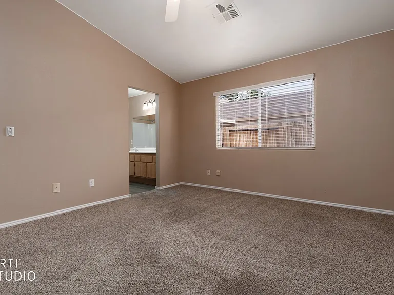 841 Tucson St — Photo 14