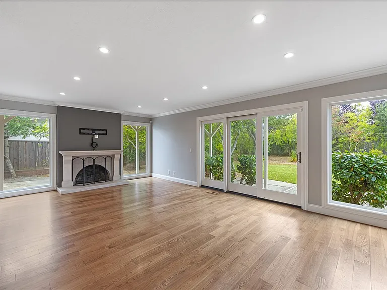 2740 Saint James Rd — Photo 14