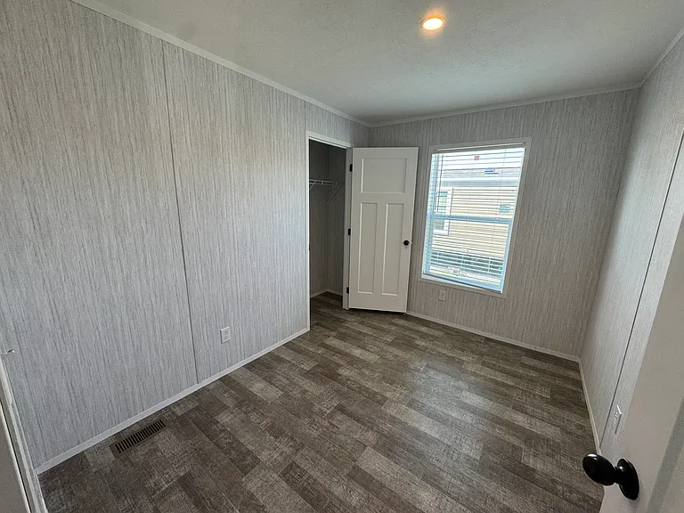 1703 Cambridge Ct — Photo 3