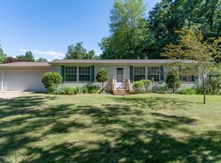 37000 Hillside Dr, Paw Paw, MI 49079
