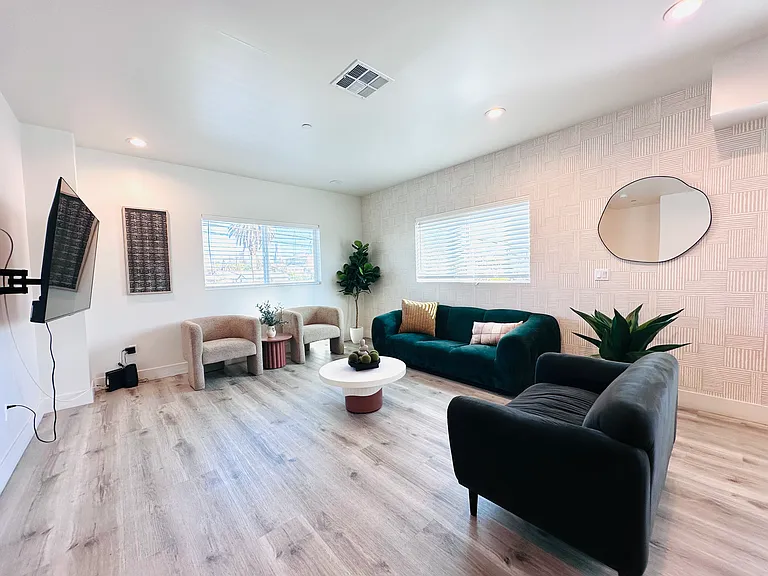 218 N Coronado St #216-1/2 — Photo 30