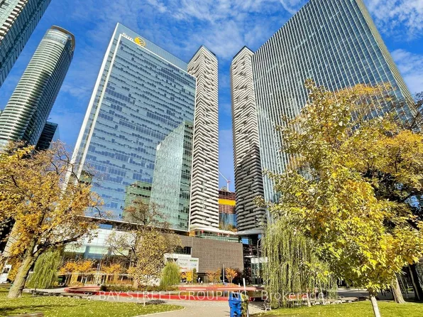 100 Harbour St, Toronto, ON