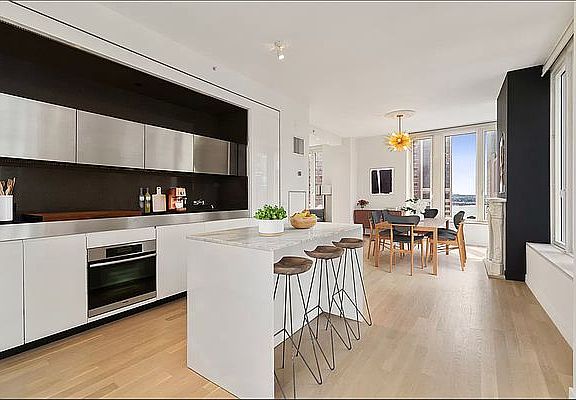 3rd image of 15 William St APT 18A