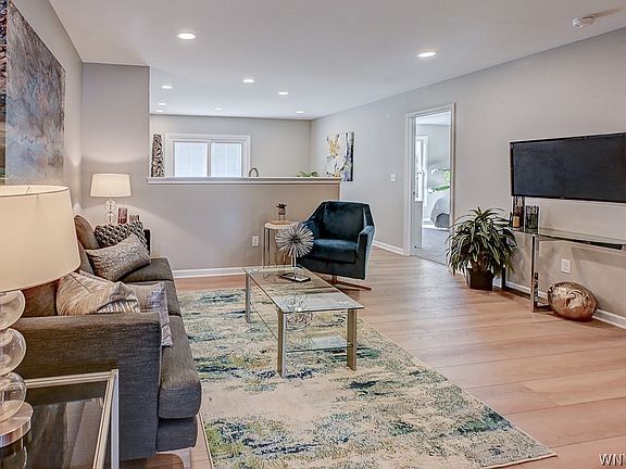 3rd image of 20 Cloverleaf Ct #2