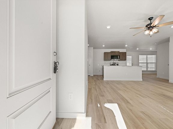 3rd image of 13809 Fremont Ave