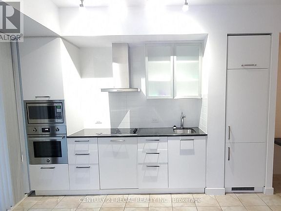 4th image of 14 York St #2111