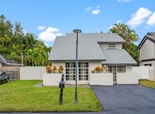 8351 SW 39th Ct, Fort Lauderdale, FL 33328