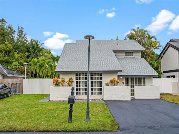 8351 SW 39th Ct, Fort Lauderdale, FL 33328