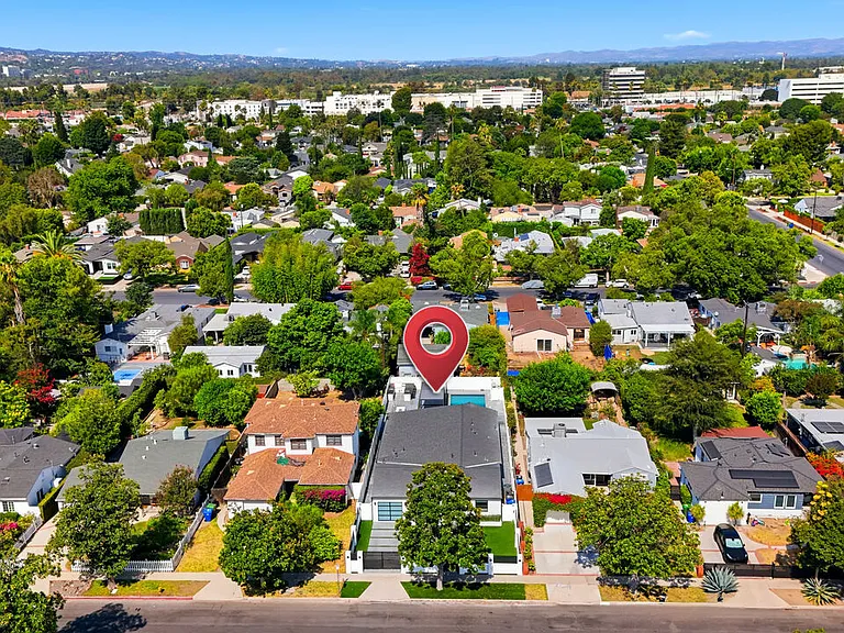 5735 Saloma Ave — Photo 31