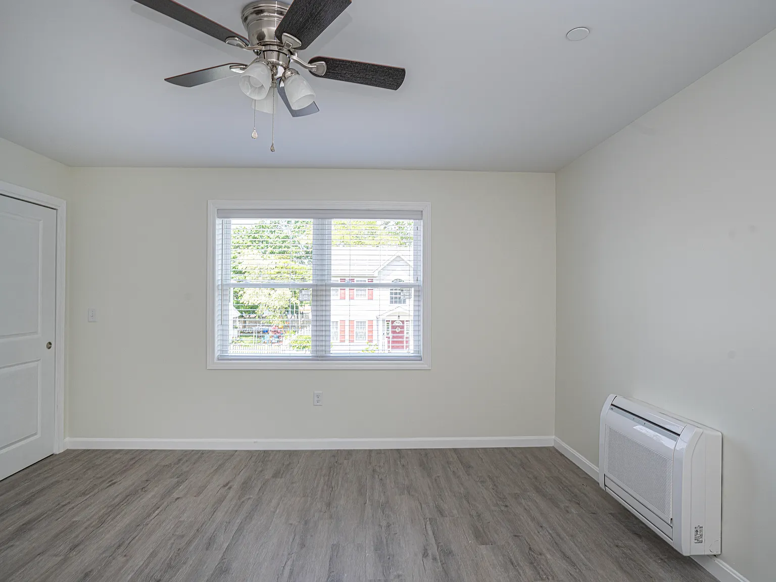 2 bed, 1000 sqft, $1,800 — Photo 2
