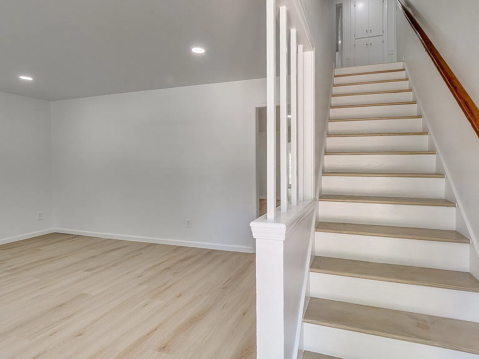 1430 Westbrooke Terrace - 1 — Photo 2