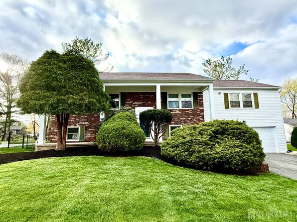65 River Dr, Marlboro, NJ 07746