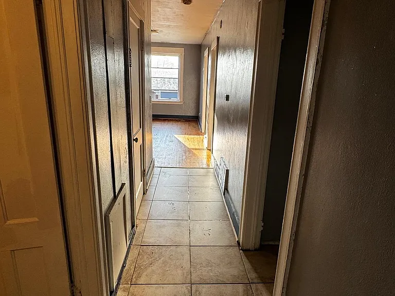 816 1/2 Danforth St #5 — Photo 17