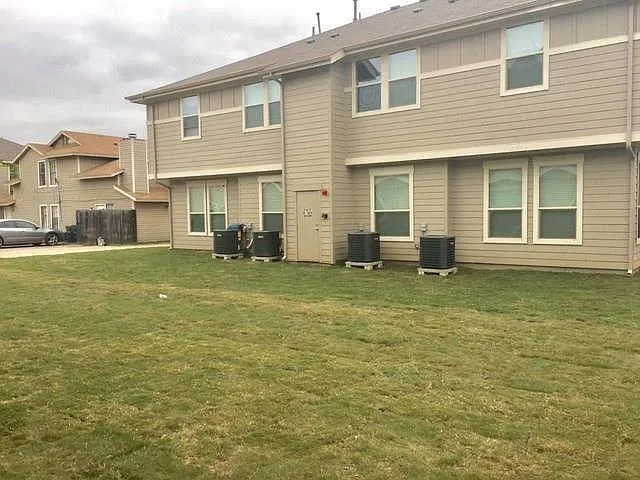 3 bed, 2.5 bath, 1127 sqft, $1,350 — Photo 1