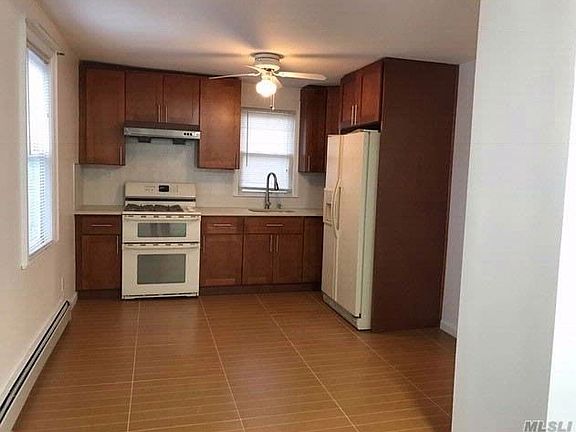 3rd image of 49 Flower Ave