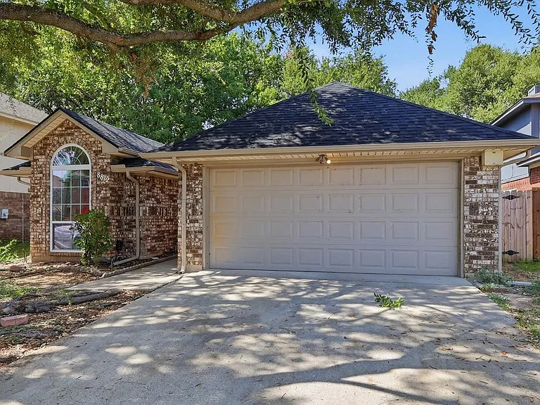 8812 Sabinas Trl — Photo 36