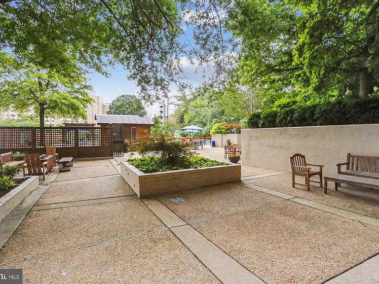 5500 Holmes Run Pkwy #210 — Photo 10