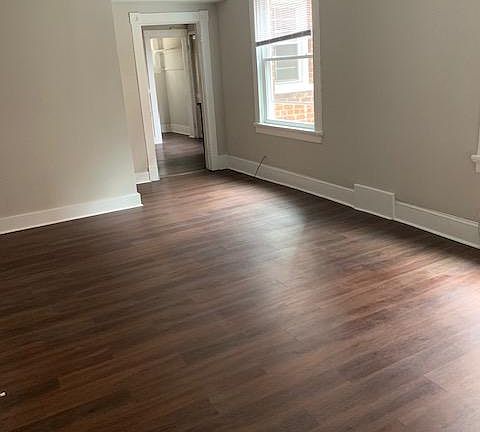 5th image of 2421 Barton Ave