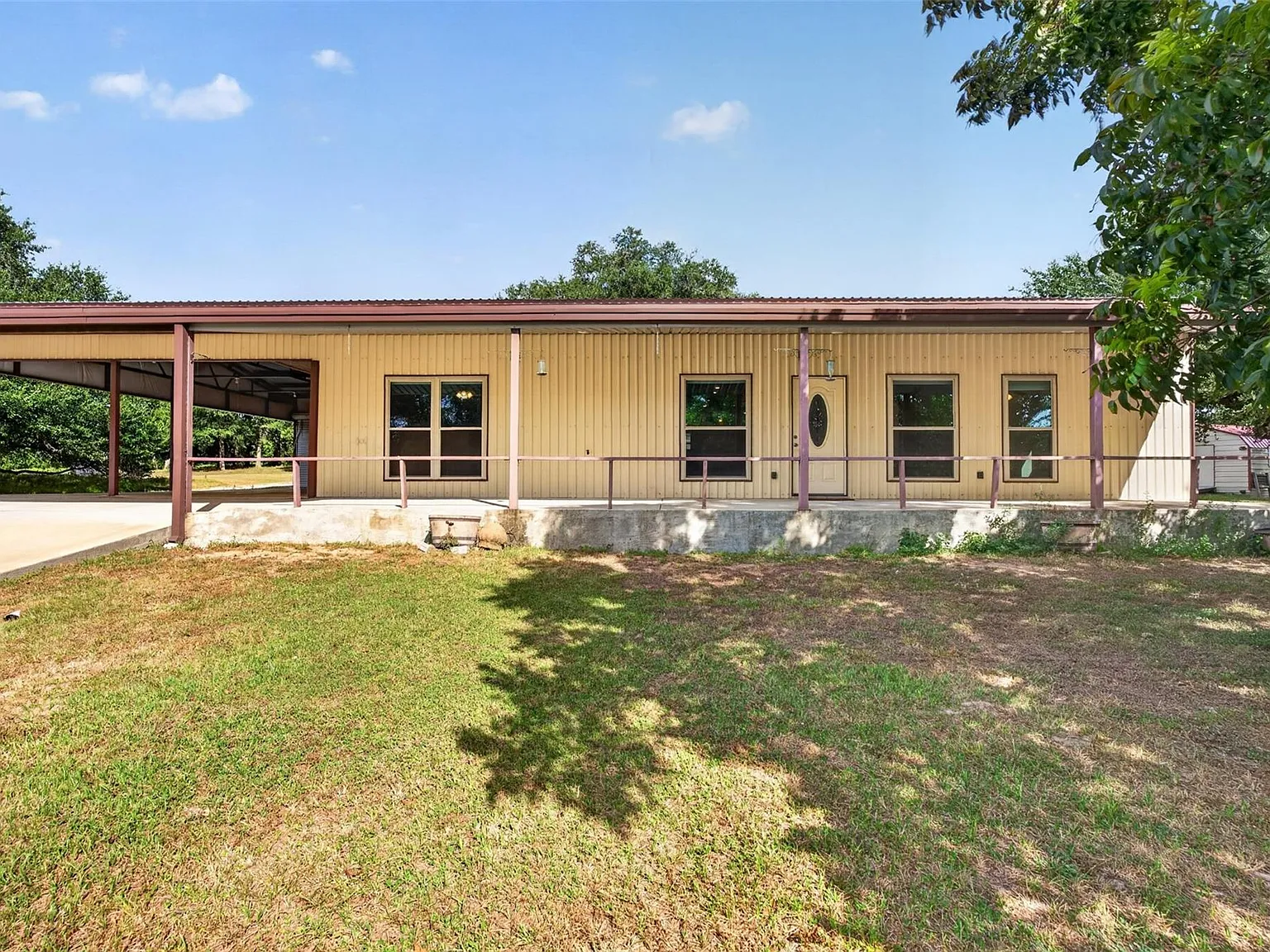 3 bed, 2.0 bath, 2026 sqft, $2,650 — Photo 3
