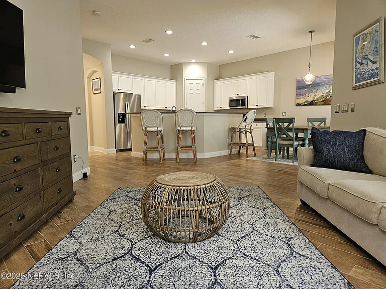 169 W Village Dr — Photo 4