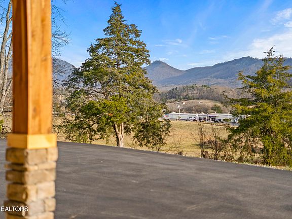 4th image of 3101 Amanda View Way