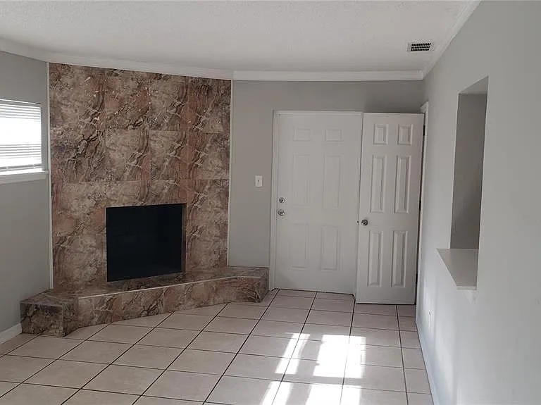 887 Eastbrook Blvd — Photo 6