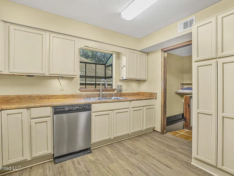 4409 Shadow Wood Cir — Photo 23