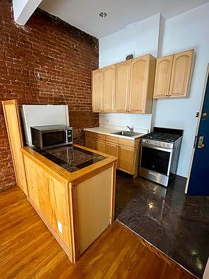 2nd image of 1252 Lexington Ave APT 4r