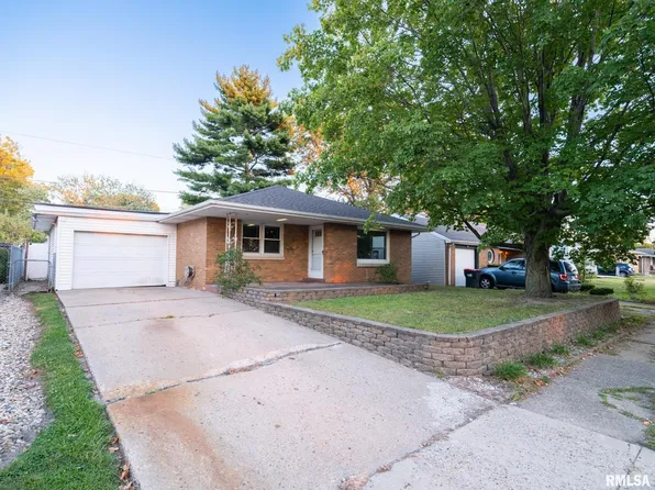1416 N 11th St, Pekin, IL 61554
