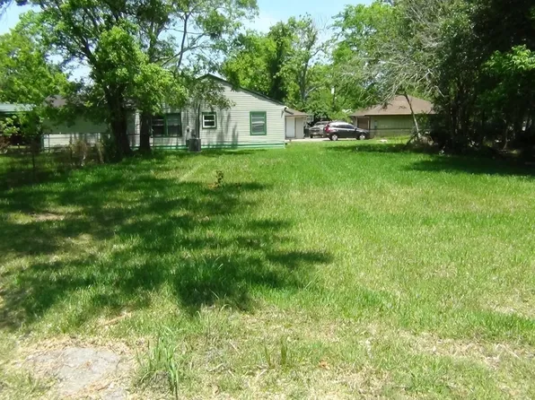 2660 Hegele St, Beaumont, TX 77705