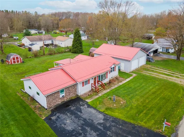 1393 Center Dr, Jamestown, PA 16134