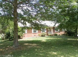 2505 Lakeshore Dr, Greensboro, NC 27407