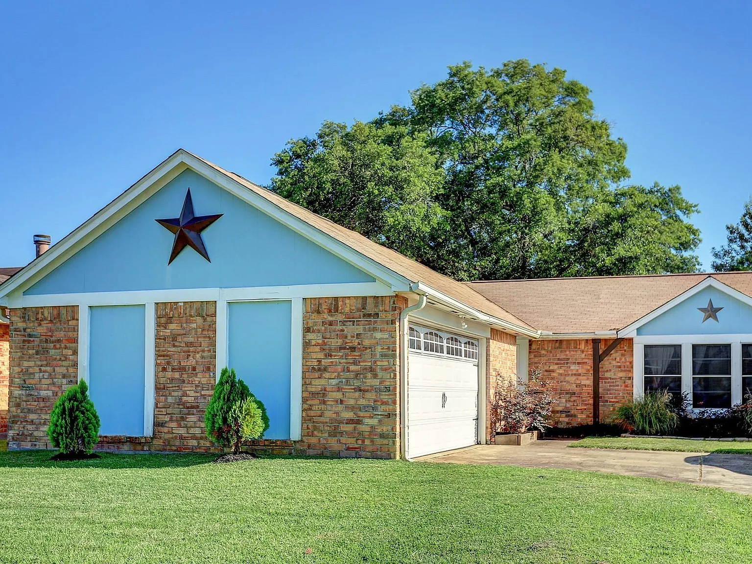 3 bed, 2.0 bath, 1364 sqft, $1,795 — Photo 2
