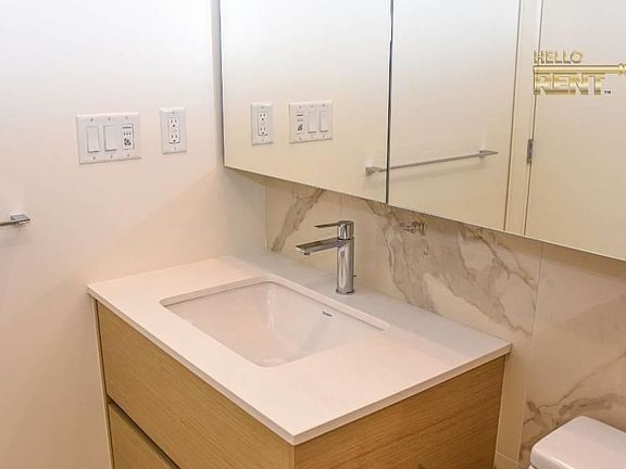 5th image of 200 Klahanie Ct #1702