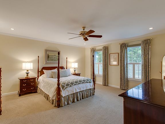 5th image of 8213 Collingwood Ct