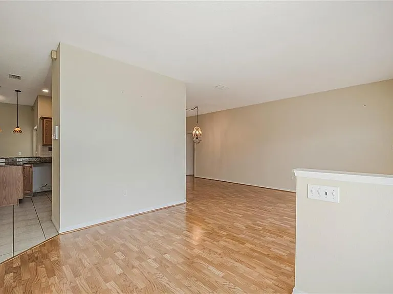 603 Pinehurst Ct — Photo 2