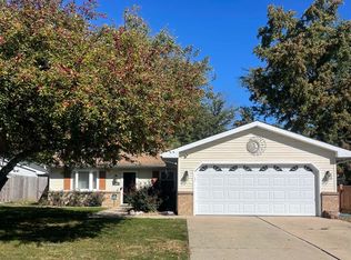 2913 Stokebridge Rd, Springfield, IL 62702