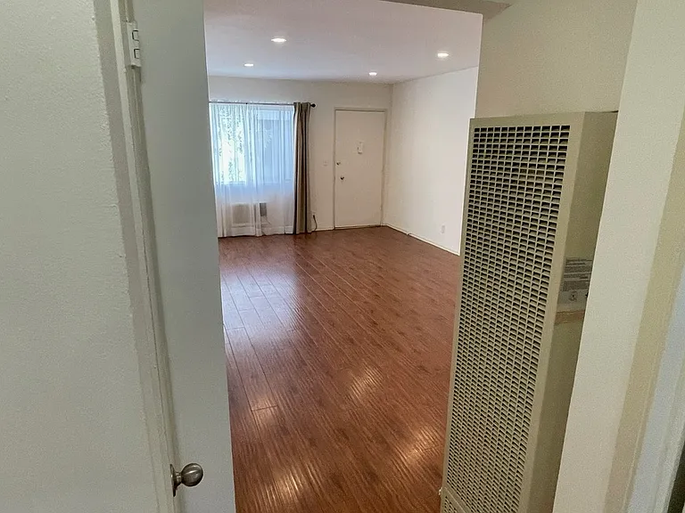 1400 N Fairfax Ave #4 — Photo 22
