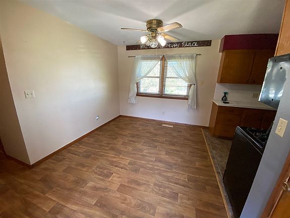 5th image of 601 Western Ave
