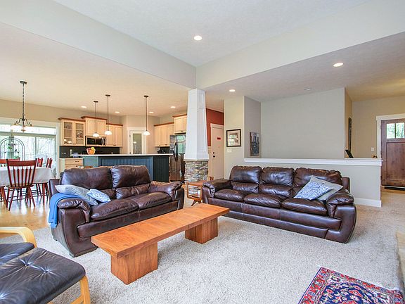 4th image of 7888 Meadows Ct