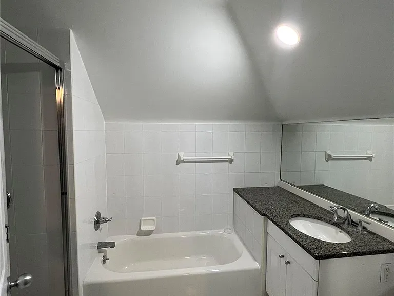8 Bogart Ave N — Photo 17