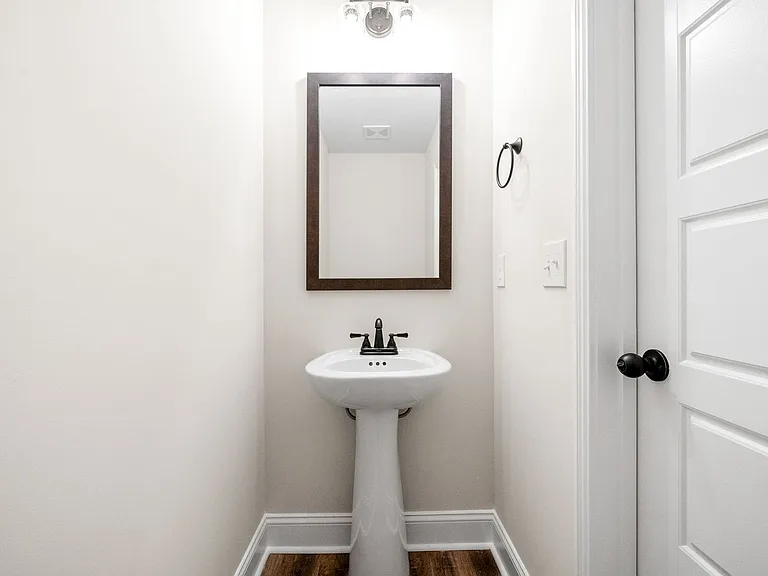 Oak St - 441 — Photo 8