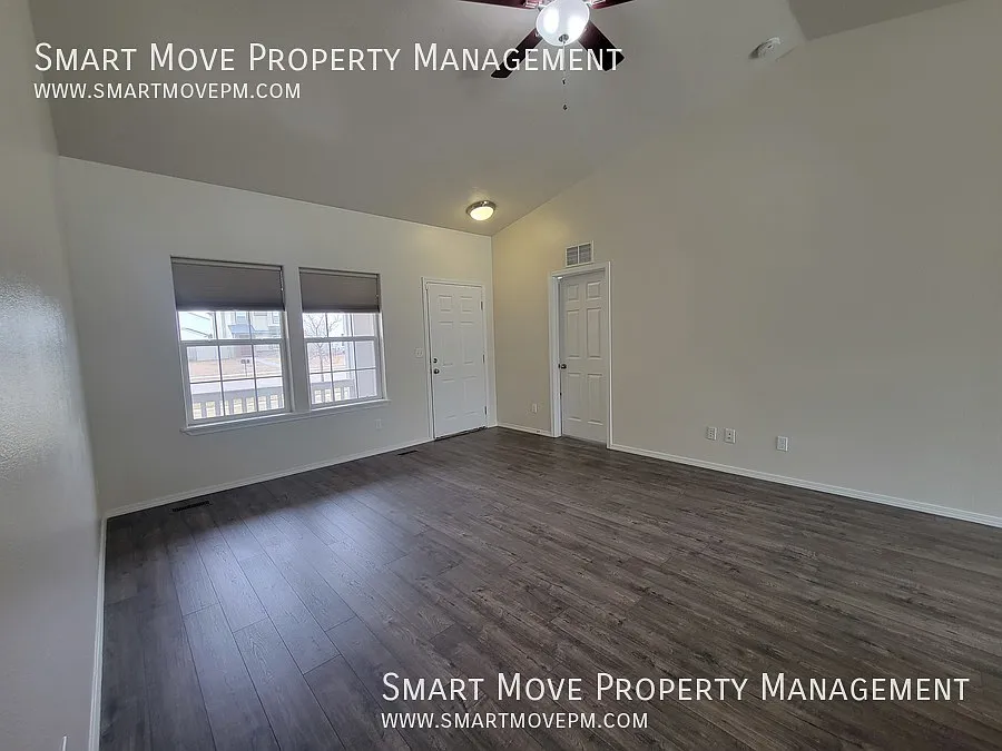 Single level 4 bedroom + Office in Meridian. Park & Pool across the Street! — Photo 3