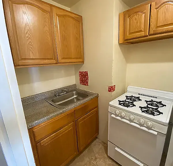 2905 Beverly Rd #F3 — Photo 3