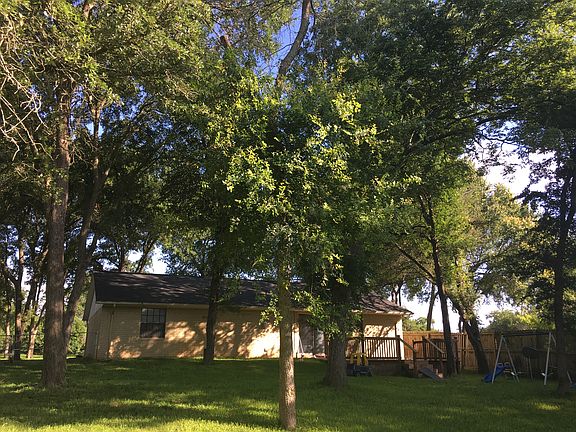 3rd image of 79 Oakmont Cir