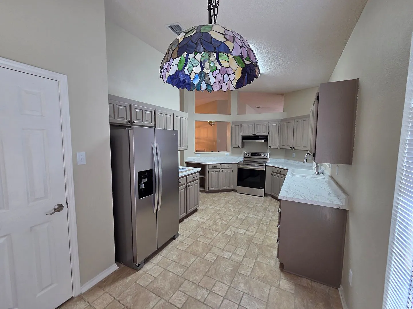 For Lease!! Great Location! — Photo 4